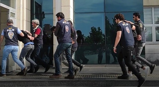 Konyada internetten yasa dışı bahis oynatan 3 kişi yakalandı