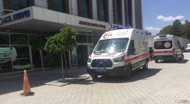 Konyada otomobil ile kamyon çarpıştı: 2 yaralı