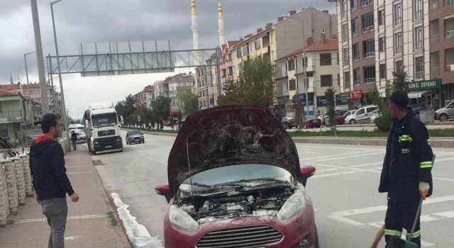 Konyada otomobilde yangın paniği