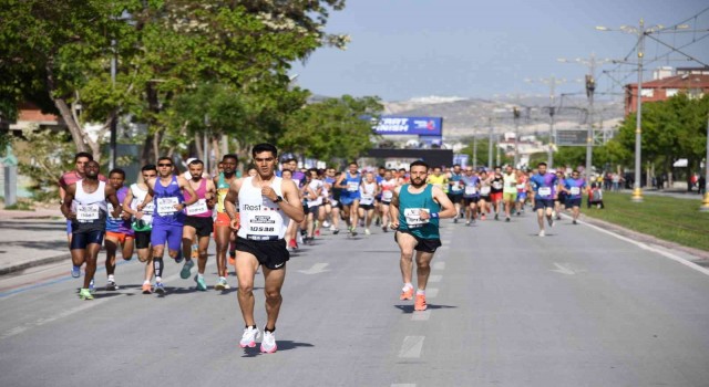 Konyada yarı maraton coşkusu