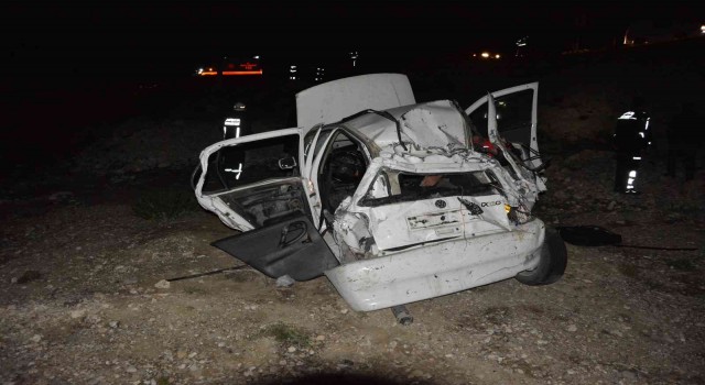 Korkutelinde otomobil dereye uçtu: 1 ölü, 1 yaralı