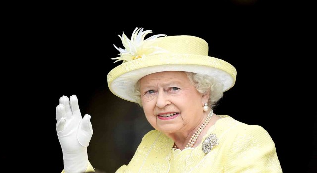 Kraliçe Elizabeth, 59 yıl sonra ilk kez İngiltere Parlamentosunun resmi açılışına katılmayacak