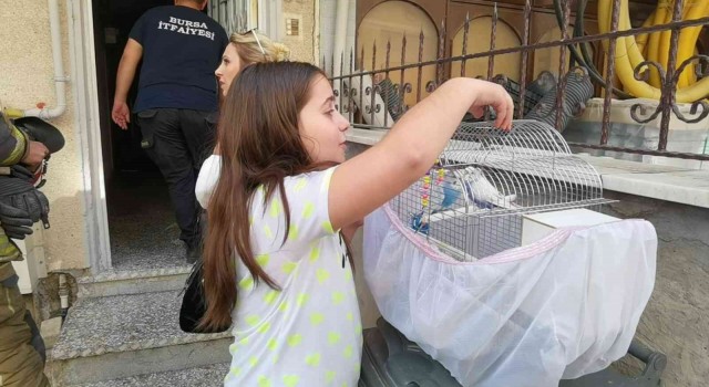Küçük Elifin yüzünü itfaiye ekipleri güldürdü