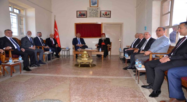 Kültür ve Turizm Bakanı Ersoy, Mardinde zılgıtlarla karşılandı