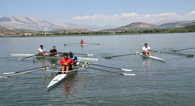 Kürek Milli Takımı Adıyamanda kamp yapıyor