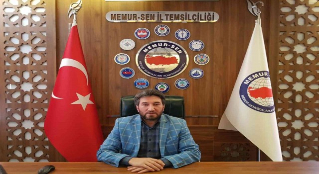 Kürtçe tabela önünde uygunsuz paylaşım yapan öğretmenlere Eğitim Bir-Senden tepki
