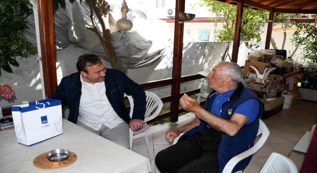 Kuşadası Belediyesinden 80inci yaş sürprizi