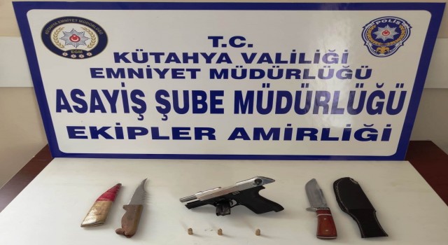 Kütahyada 2 ruhsatsız tabanca, 30 fişek ele geçirildi