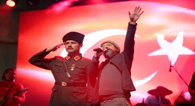 Kütahyada Feridun Düzağaç konseri
