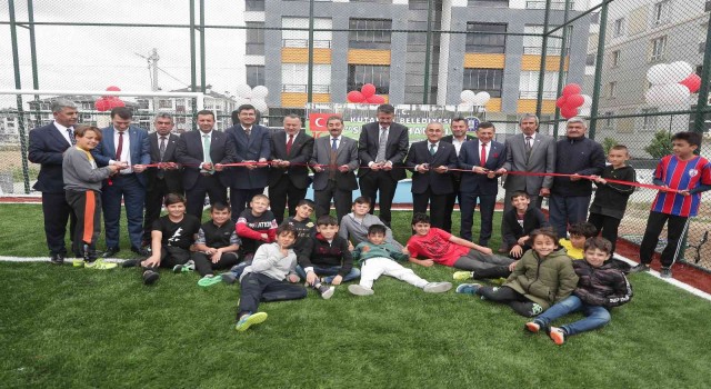Kütahyada yapımı tamamlanan 6 halı saha hizmete sunuldu
