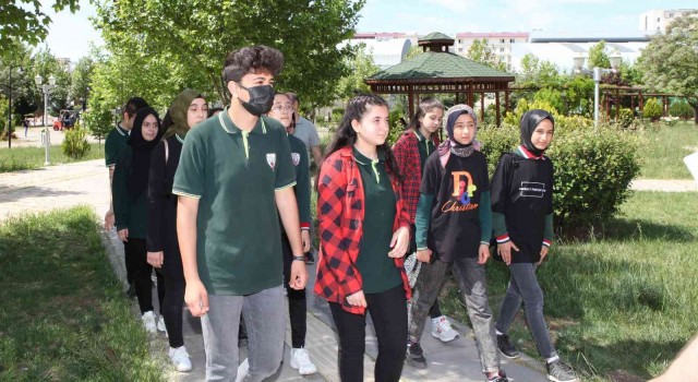 Lise öğrencileri, üniversiteyi gezerek tanıdı