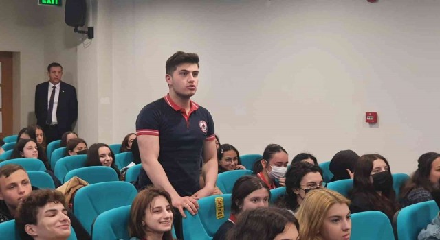 Lise öğrencilerine meslekler tanıtıldı
