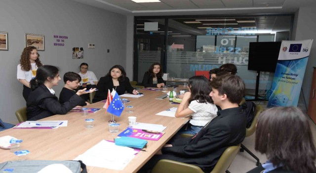 Liseli gençler Gençlik Forumunda buluştu