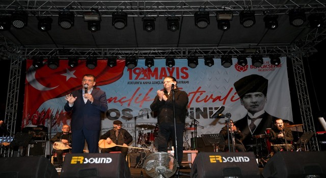 Malatyada gençler konser ile coştu