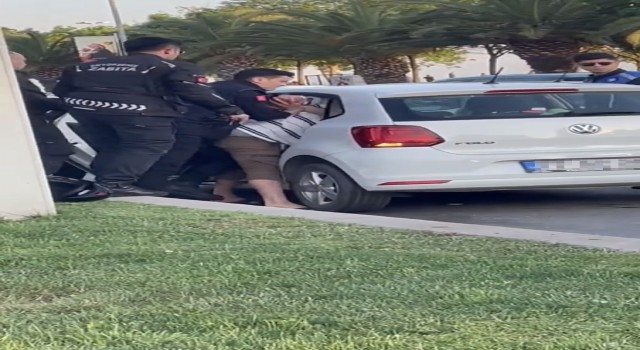 Maltepede İBB zabıtasıyla vatandaş arasındaki tartışma kamerada