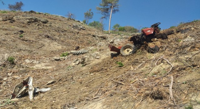 Manavgatta traktör 300 metrelik uçuruma yuvarlandı: 1 ölü