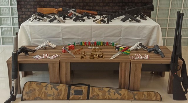 Manisa merkezli 3 ilde silah tacirlerine operasyon: 27 gözaltı