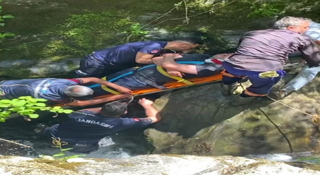 Manisada dengesini kaybeden çiftçi dereye düştü