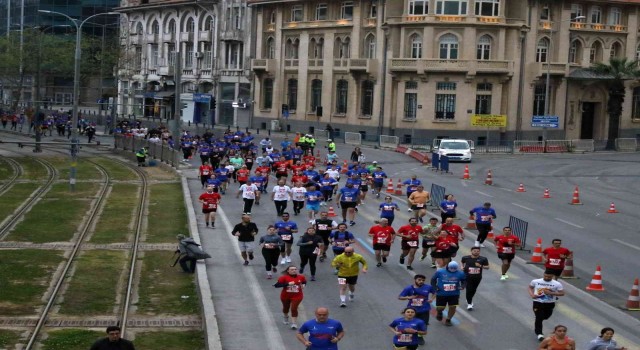Maraton İzmirde sivil topluma 4 milyon TLlik katkı