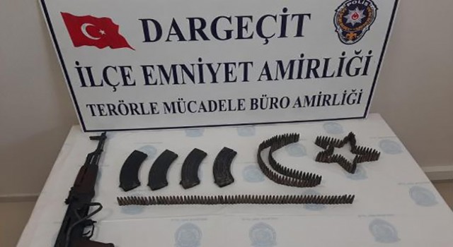 Mardinde metruk binada teröristlere ait uzun namlulu silah ve mühimmat ele geçirildi