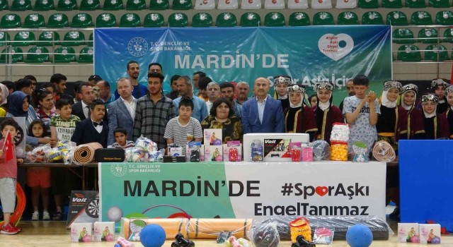 Mardinde özel gereksinimli çocuklara spor malzemesi dağıtıldı