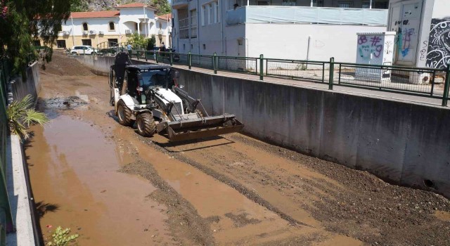 Marmaris Maksim dere yatağında çalımalar sürüyor