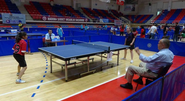 Masa tenisi grup müsabakaları Karabükte başladı