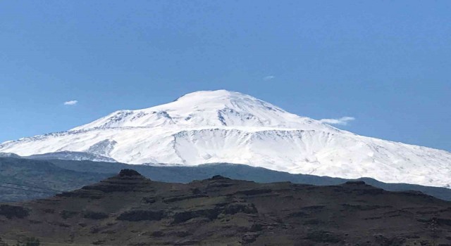 Mayıs ayında Iğdırın yüksek kesimlerine kar yağdı