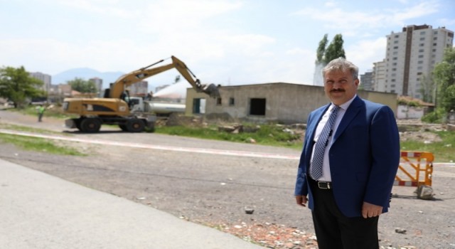 Melikgazide 600 e yakın metruk yapı yıkıldı