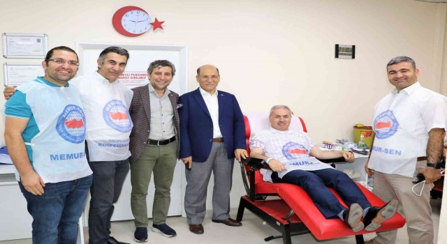 Memur-Senden Kızılaya kan bağışı