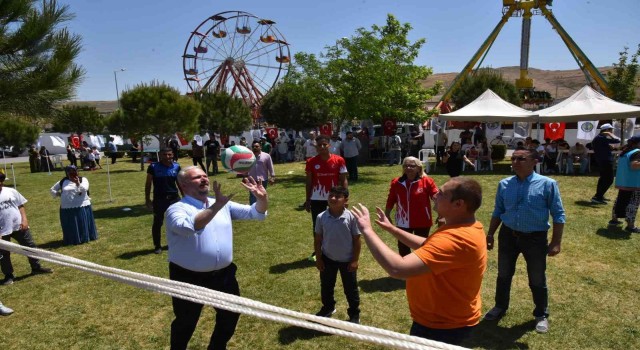 Menemen Farkındalık Spor ve Piknik Şenliği renkli geçti