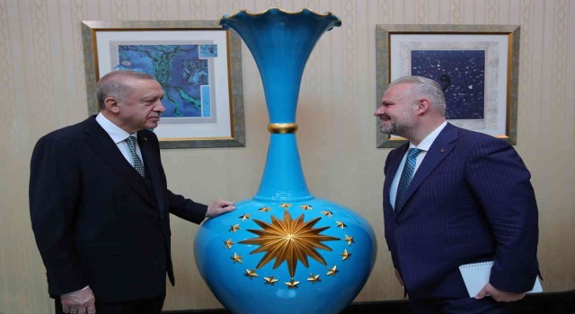 Menemenden Cumhurbaşkanı Erdoğana özel hediye