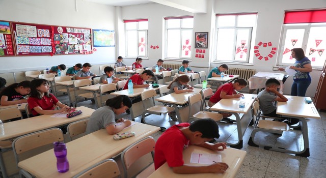 Merkezefendide 4 bin öğrenci ‘Robotik Kodlama Sınavına girdi