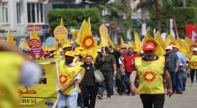 Mersinde 1 Mayıs coşkusu