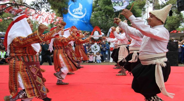 Mersinde 40 binden fazla Yörük Türkmen Şöleninde buluştu
