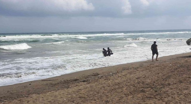 Mersinde serinlemek için denize giren şahıs kayboldu