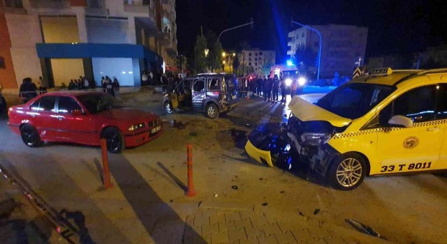 Mersinde trafik kazası: 1 ölü, 3 yaralı