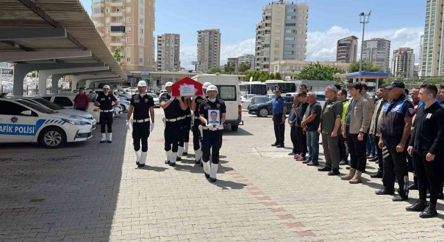 Mersinde trafik kazasında ölen polis memuru için tören düzenlendi