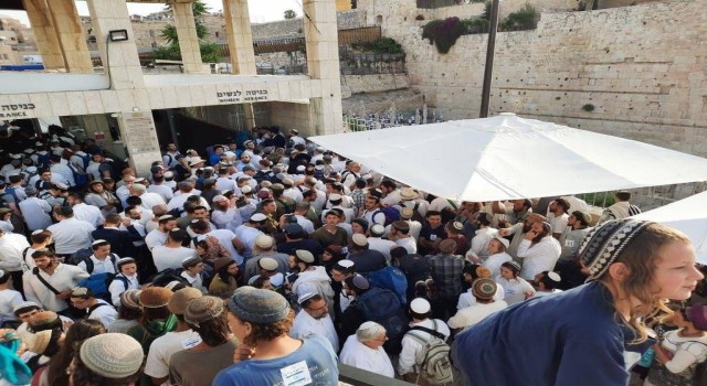 Mescid-i Aksada “Bayrak Yürüyüşü” öncesi gerginlik