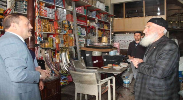 MHP İl Başkanı Karataş esnafı dinledi