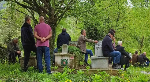 Milletvekili Tunç; şehitlik ziyareti gerçekleştirdi