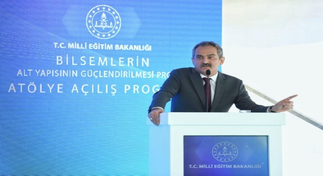 Milli Eğitim Bakanı Özer: Eğitimde fırsat eşitliğinin kilit taşının da matematik öğretiminin olduğuna inanıyorum
