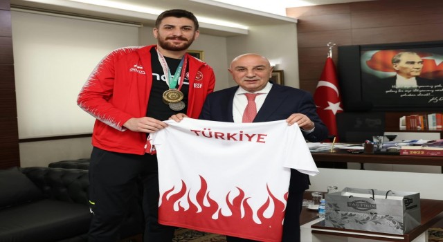 Milli şampiyon Mert Karataş, Başkan Altınoku ziyaret etti