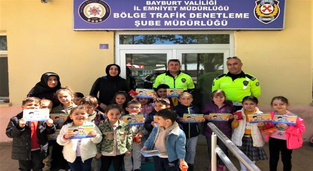 Minik öğrenciler Trafik Haftasını kutladı
