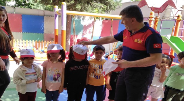 Minikler yangın eğitimi aldı