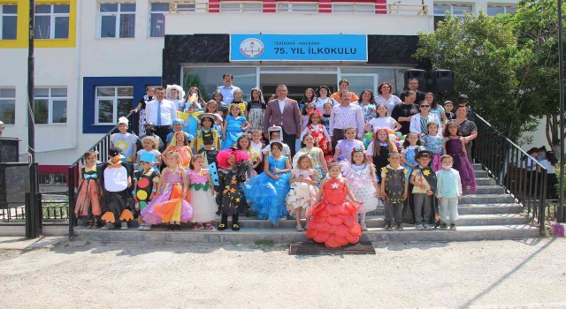 Miniklerden ‘geri dönüşüm defilesi