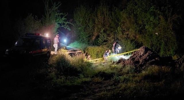 Motosikletiyle dereye düşen yaşlı adamın cansız bedenini oğlu buldu