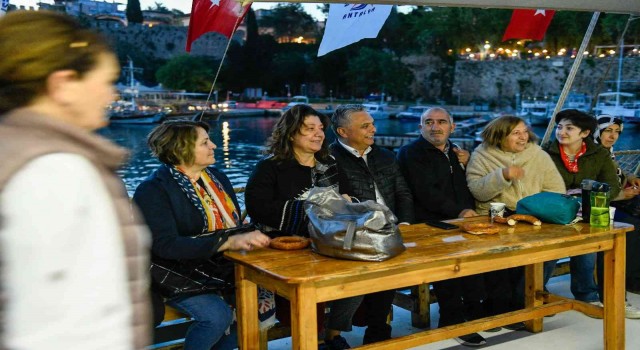 Muratpaşa Belediyesinin öncülüğünde dilekler Akdenizle buluştu