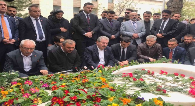Mustafa Destici, Muhsin Yazıcıoğlunun kabrini ziyaret etti