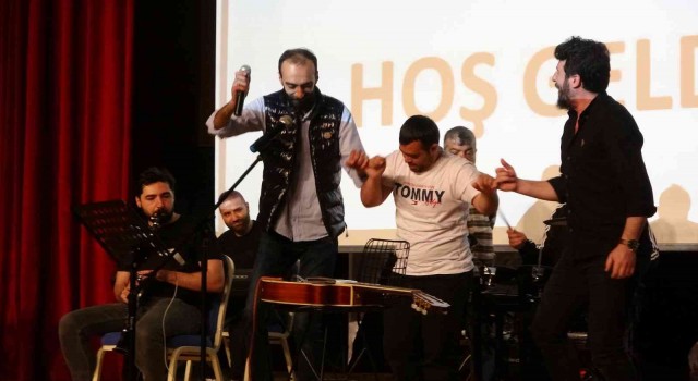 Müzik şöleninde Engel tanımadan doyasıya eğlendiler